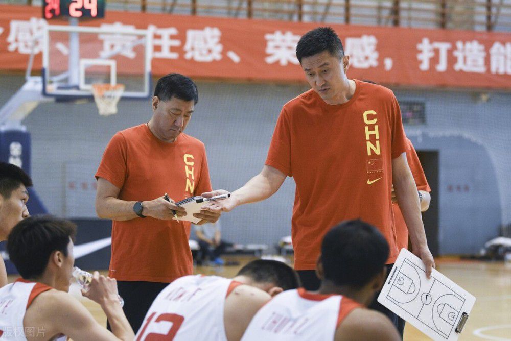 第一个死的是蒋明，大家知道他的所作所为，所以对他的死，也都觉得死有余辜。